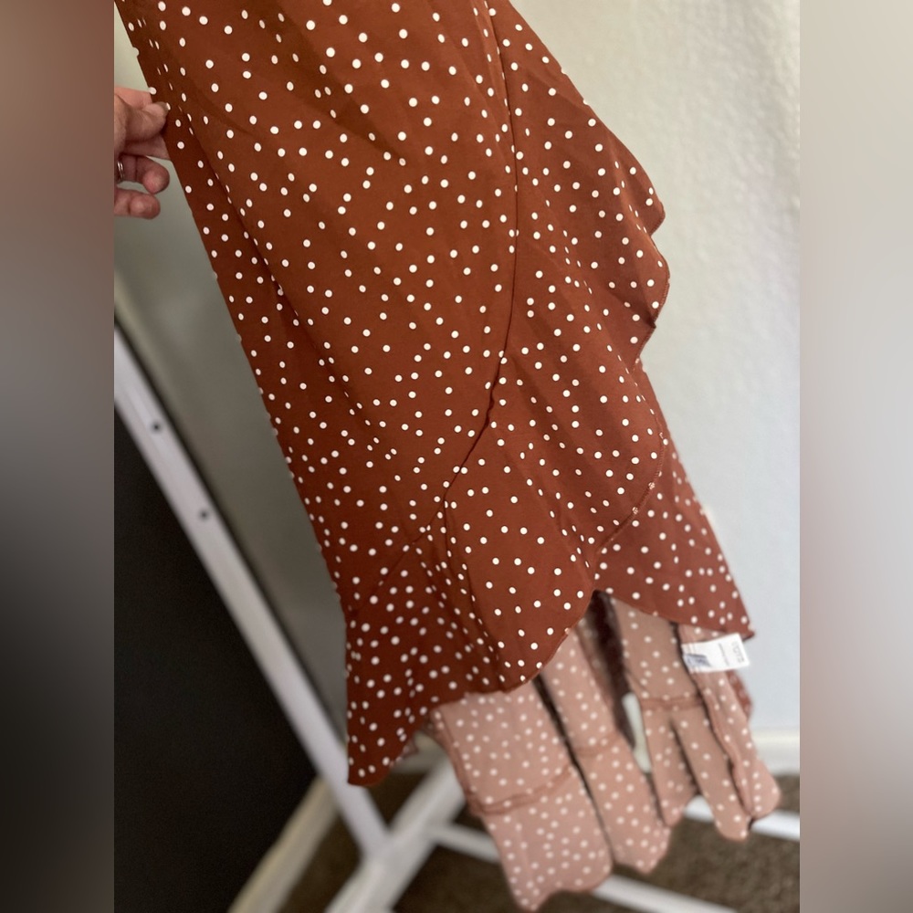 🚨NWT. Brown long sleeve wrap dress with white polka dots. Small. Bellanblue - Picture 11 of 12